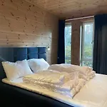 Moderne Storhytte Med 5 Soverom Og 3 Bad