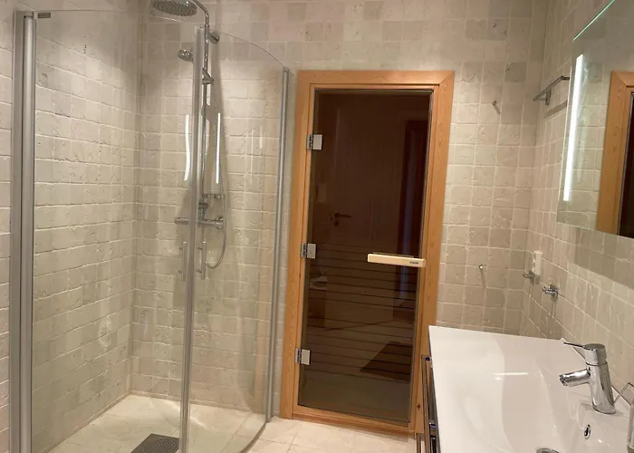 Hébergement de vacances Moderne Storhytte Med 5 Soverom Og 3 Bad *