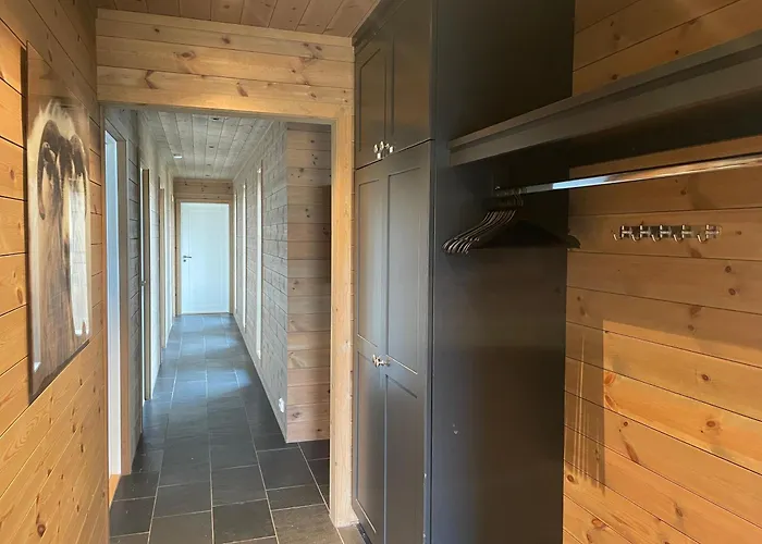 Hébergement de vacances Moderne Storhytte Med 5 Soverom Og 3 Bad *